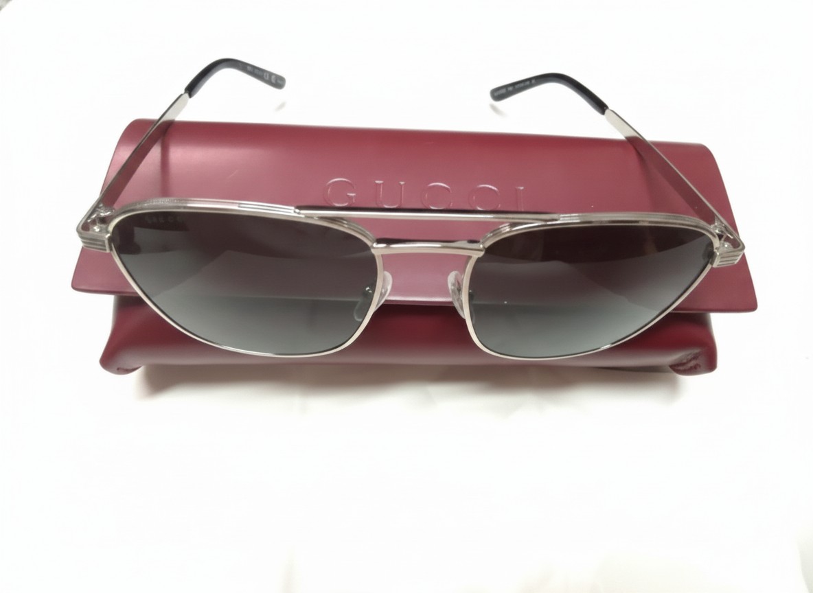 Gucci Sonnenbrille GG1881S Silber, Inklusive Originaletui, Rechnung und Garantie (per E-Mail). Hochwertiges MetalLadegerätestell. | Zustand: Wie Neu | Farbe: schwarz