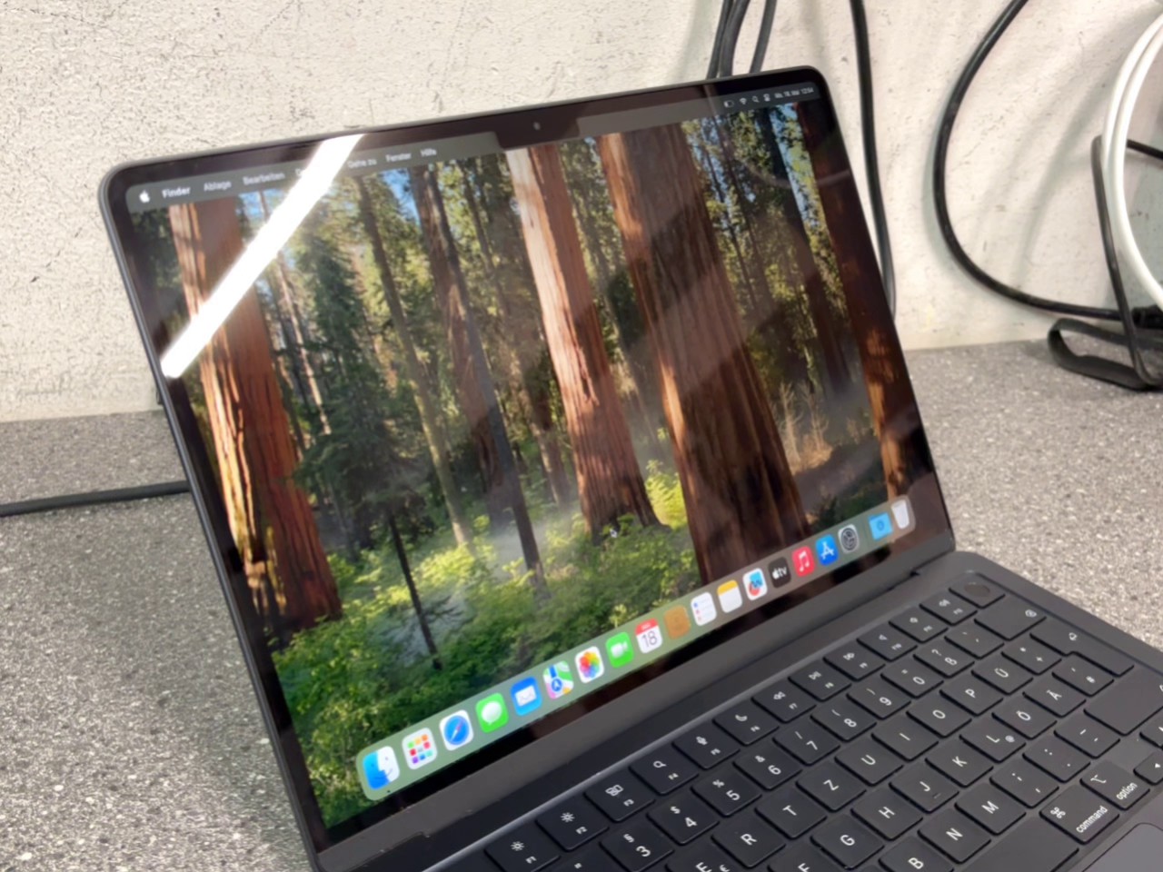 Apple MacBook Air M3 2024 Mitternacht, 16GB RAM, 256GB SSD, 27 Ladezyklen, inkl. originalem Ladekabel, ohne Netzteil | Zustand: Sehr Gut – Bild 4
