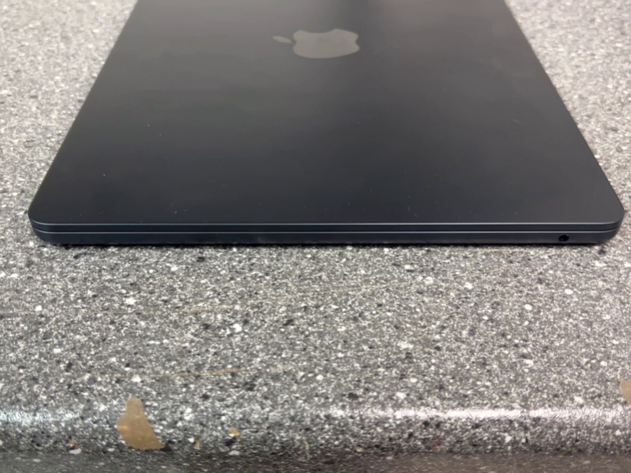 Apple MacBook Air M3 2024 Mitternacht, 16GB RAM, 256GB SSD, 27 Ladezyklen, inkl. originalem Ladekabel, ohne Netzteil | Zustand: Sehr Gut – Bild 6