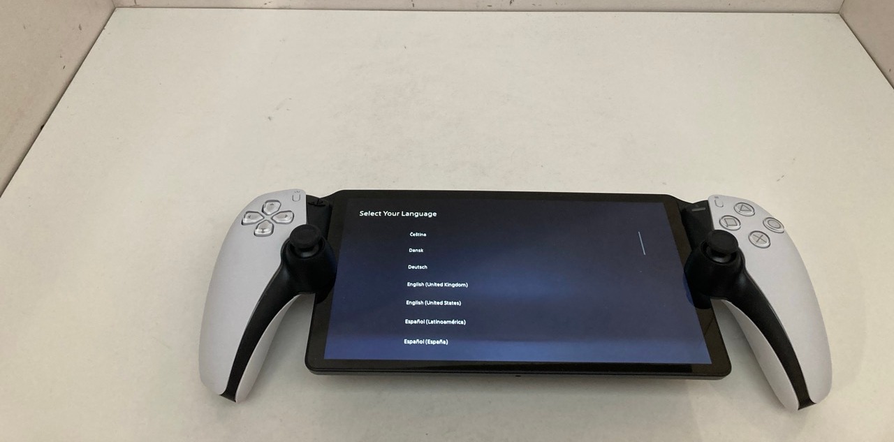 Sony PlayStation Portable 2025 cfi-y016, Passgenaue Schutzhülle für die PSP-Handheld-Konsole in der Farbe Schwarz. | Zustand: Gut