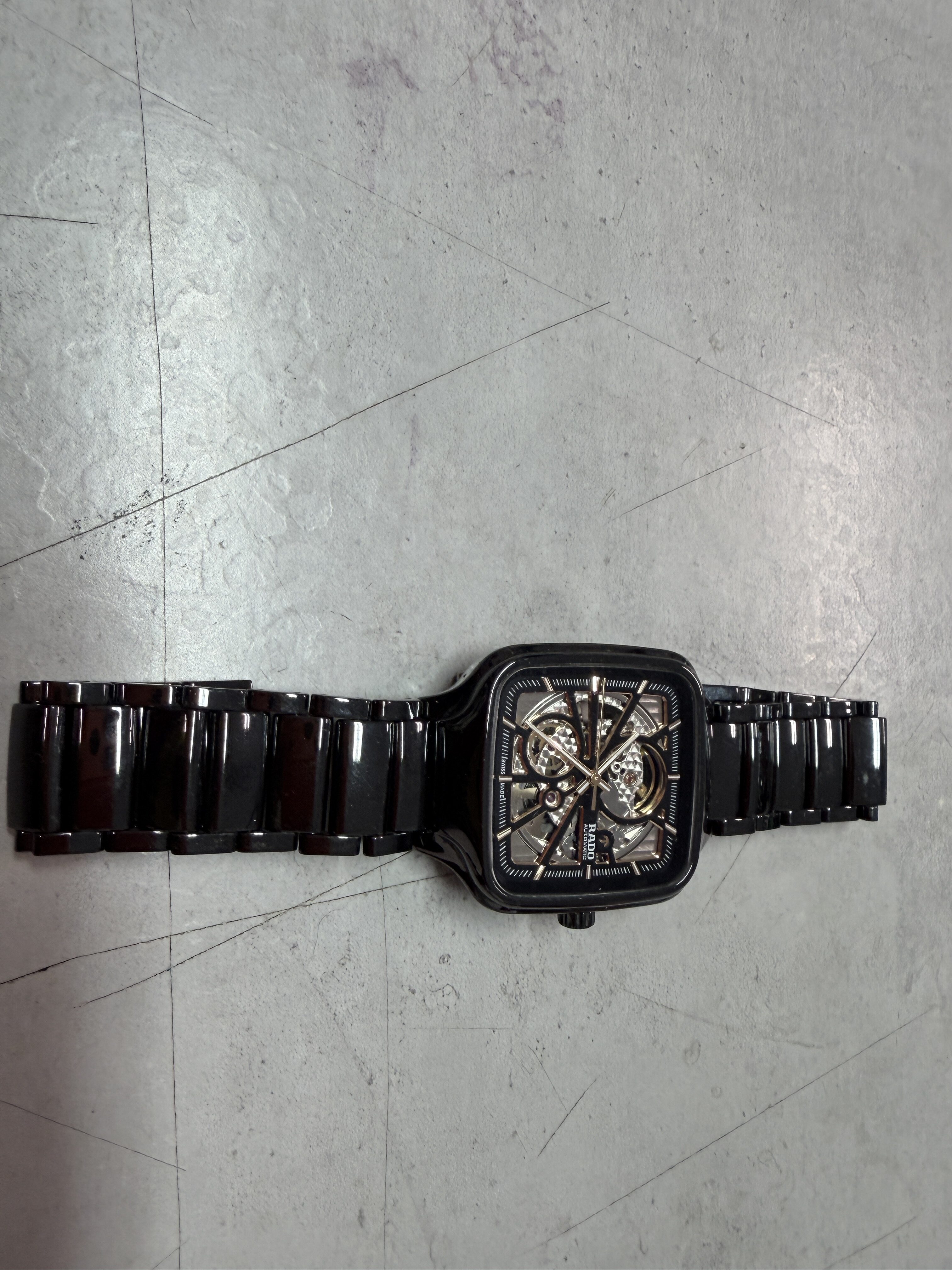 Rado True Square Automatic Open Heart Black, 38 mm Gehäuse aus schwarzer High-Tech-Keramik, Automatikwerk Kaliber R734, 80 Stunden Gangreserve | Zustand: Gut | Farbe: schwarz – Bild 3