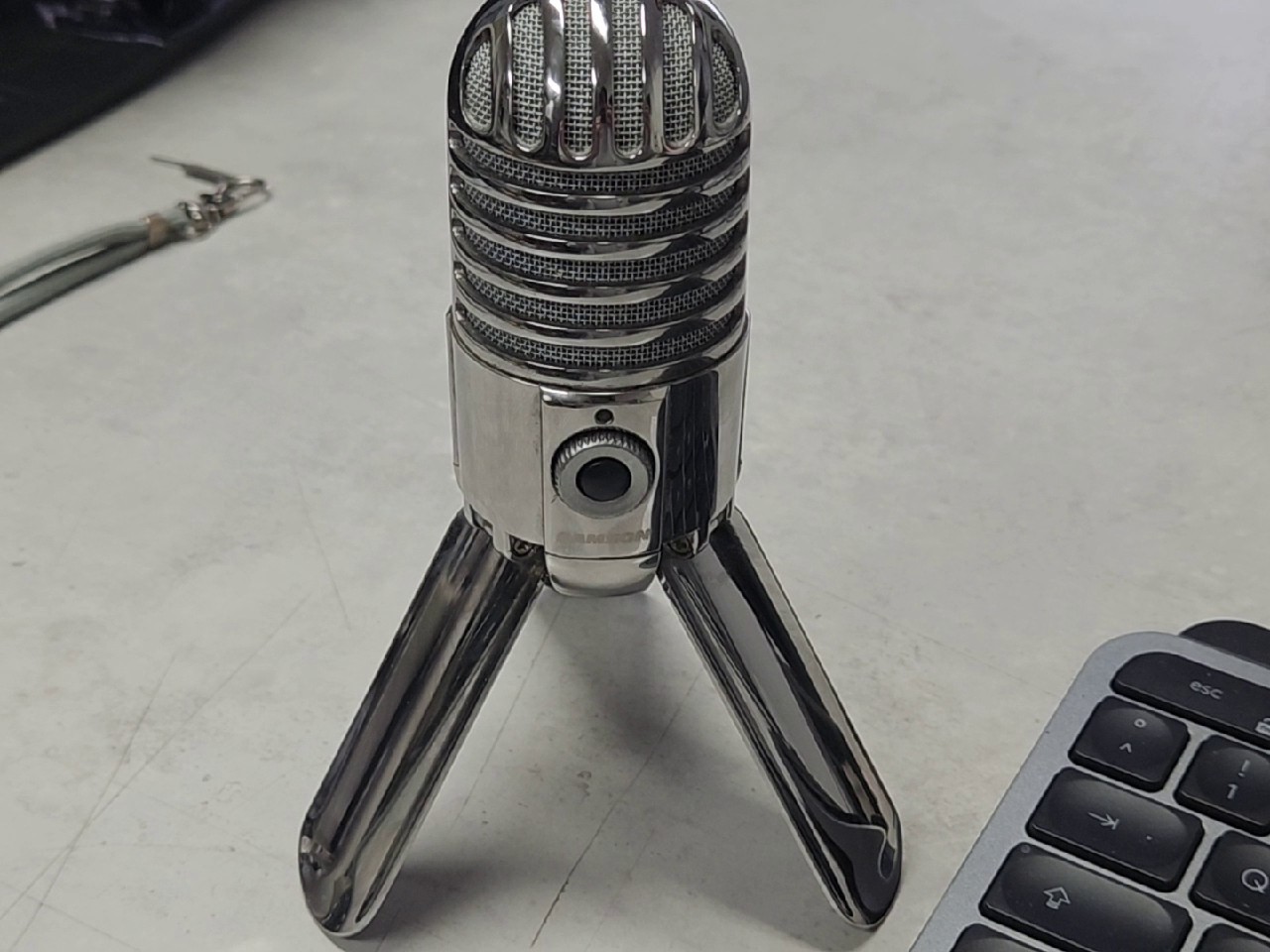 Samson Meteor Mic Chrome, USB-Kondensatormikrofon, 16-Bit | 48kHz, Kopfhörerausgang, Mute-Taste, inkl. USB-Kabel, Kratzer am Gehäuse | Zustand: Gebraucht