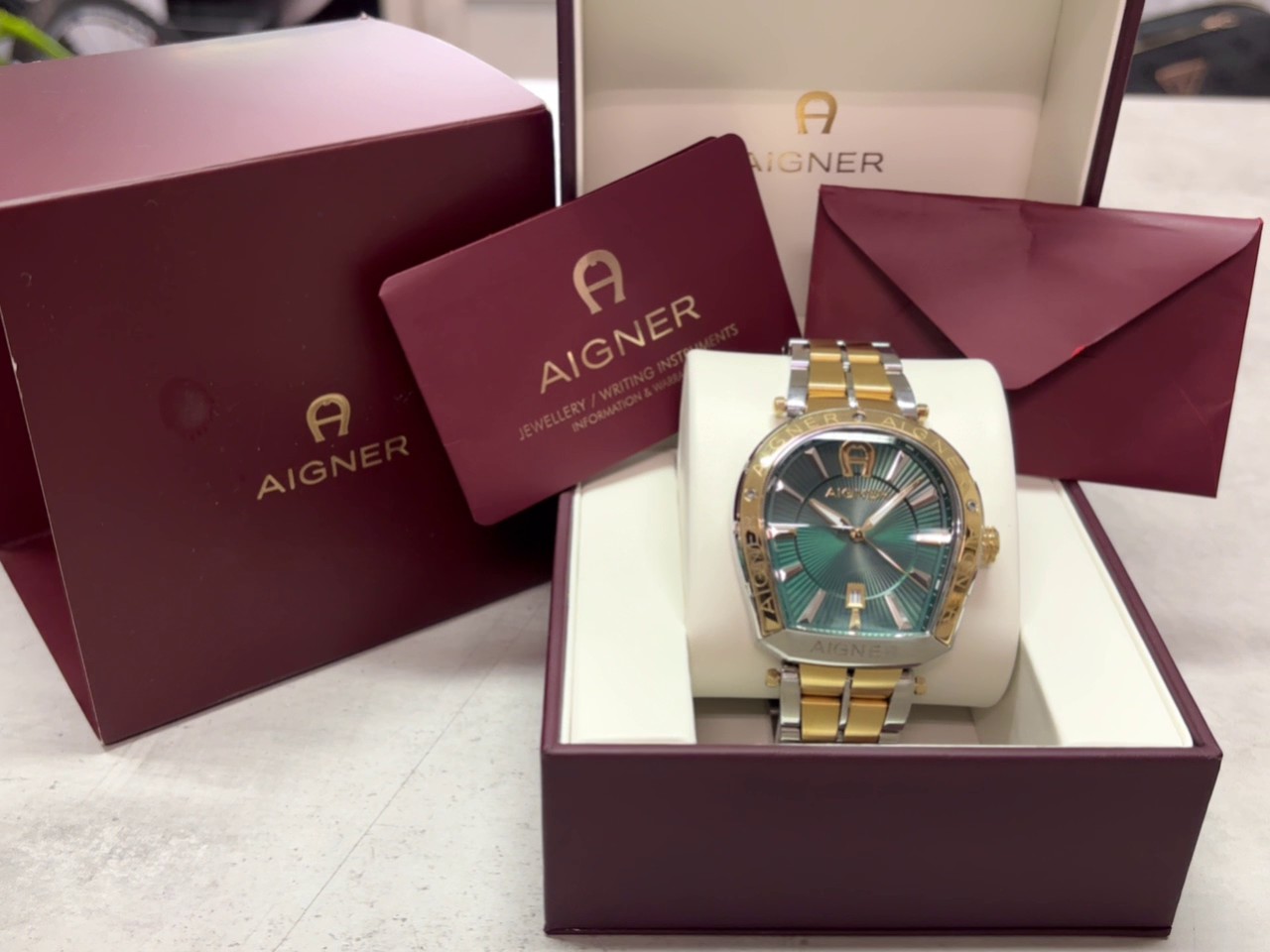 Aigner Rovigo AGW.246003 Silber Gold, Herrenuhr, Edelstahl, Quarzwerk, Datumsanzeige, wasserdicht, in Originalverpackung (OVP) | Zustand: Gut | Farbe: schwarz