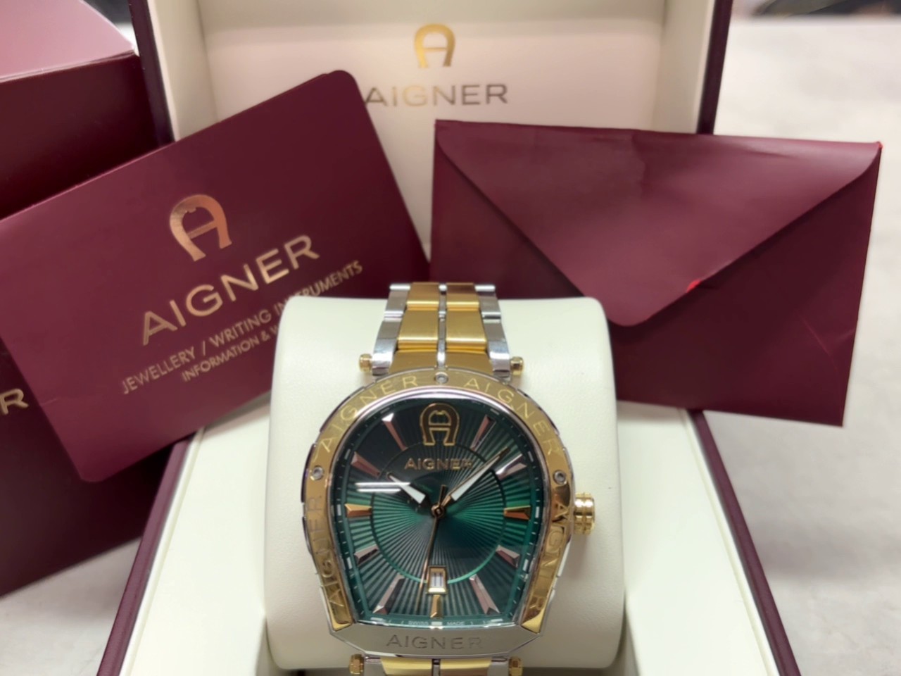 Aigner Rovigo AGW.246003 Silber Gold, Herrenuhr, Edelstahl, Quarzwerk, Datumsanzeige, wasserdicht, in Originalverpackung (OVP) | Zustand: Gut | Farbe: schwarz – Bild 2
