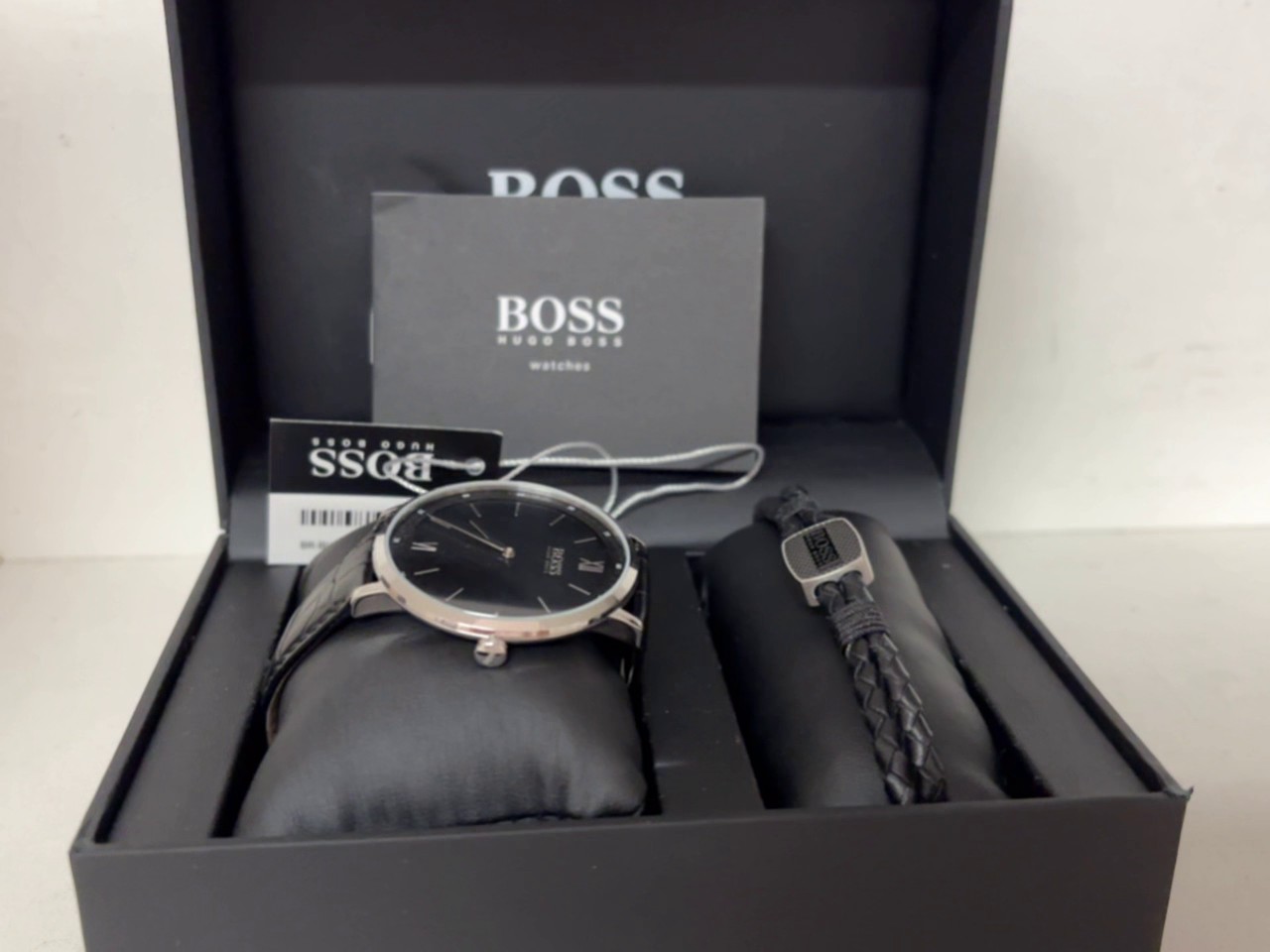Hugo Boss Essential 1513647 Schwarz, Herrenuhr mit Lederarmband, 40mm EdelstahLadegerätehäuse, Quarzwerk, inkl. Armband-Set | Zustand: Sehr Gut | Farbe: schwarz