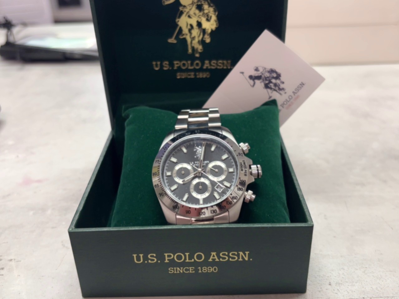 U.S. Polo Assn. Chronograph Edelstahl, Herrenuhr, 5 ATM wasserdicht, schwarzes Zifferblatt, inklusive Originalverpackung (OVP)