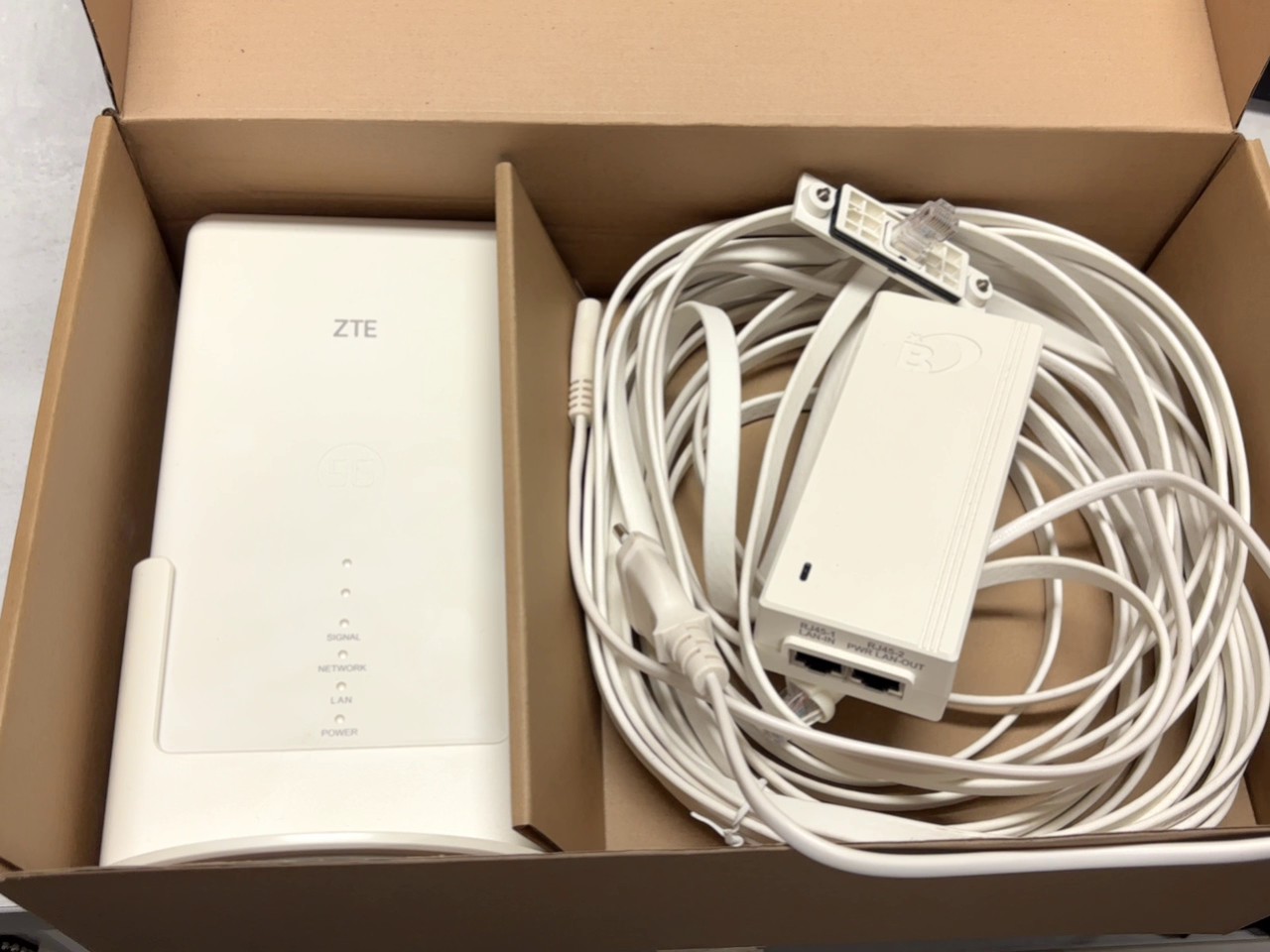 ZTE MC889 5G Outdoor Router, Weiß, 5G Outdoor-Einheit (ODU), wetterfest, inkl. PoE-Adapter und Kabel, in Originalverpackung (OVP) | Zustand: Gut