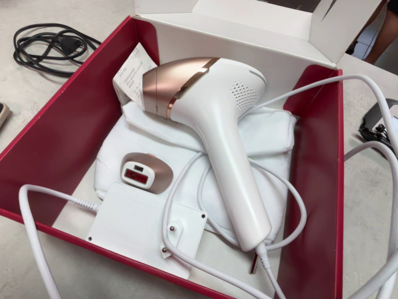 Philips Lumea Prestige BRI945/00 Weiß/Roségold, IPL-Haarentfernungsgerät, inkl. OVP und Rechnung von MediaMarkt, guter Zustand. | Zustand: Wie Neu
