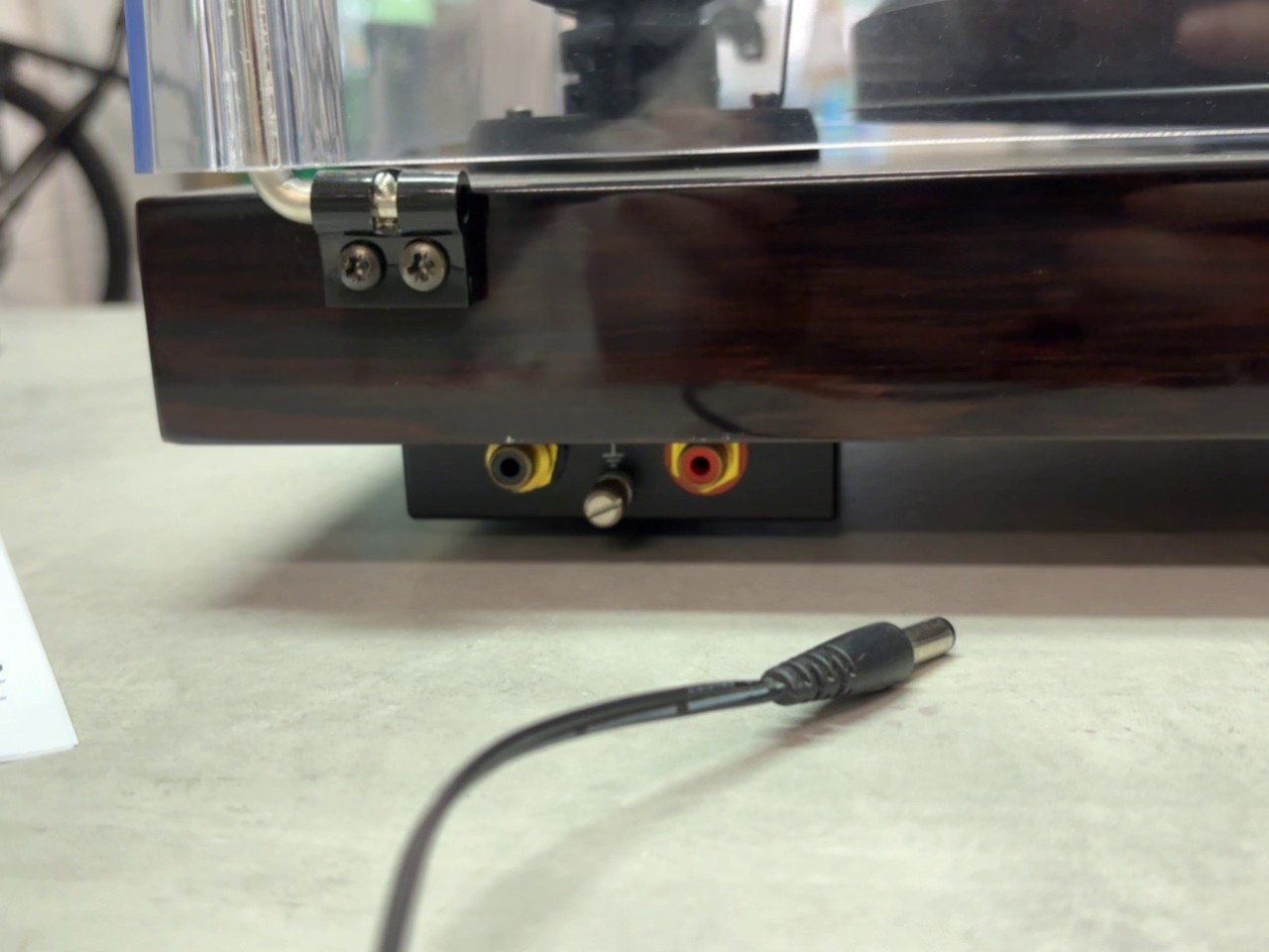 Pro-Ject 2Xperience Comfort Plattenspieler, Audiophiler Plattenspieler mit Carbon-Tonarm, elektronischer Geschwindigkeitswahl und Netzteil. | Zustand: Sehr Gut – Bild 4