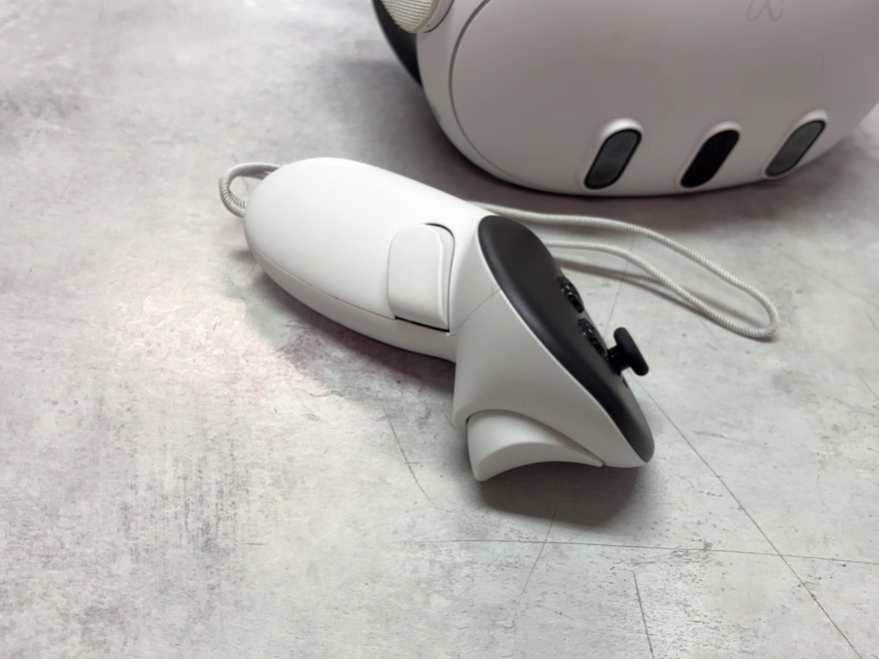 Meta Quest 3 512 GB VR-Headset Weiß, Standalone VR-Brille mit zwei Touch Plus Controllern, Mixed Reality und 512 GB Speicher. | Zustand: In Ordnung – Bild 4