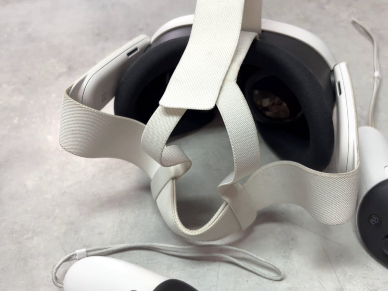 Meta Quest 3 512 GB VR-Headset Weiß, Standalone VR-Brille mit zwei Touch Plus Controllern, Mixed Reality und 512 GB Speicher. | Zustand: In Ordnung – Bild 6