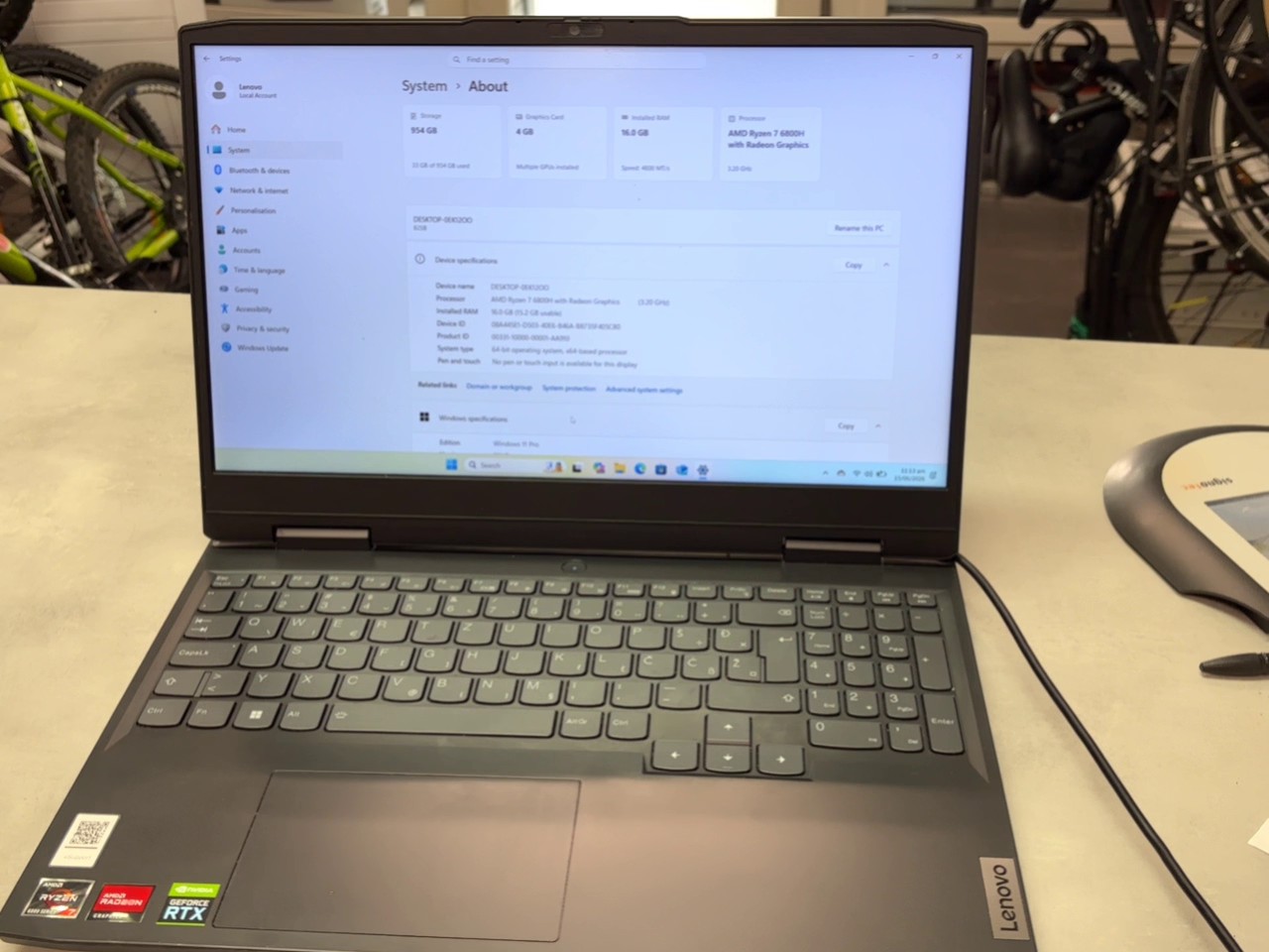 Lenovo IdeaPad Gaming 3 15ARH7 Onyx Grey, AMD Ryzen 7 6800H, 16GB RAM, 1TB SSD, NVIDIA GeForce RTX 3050 Ti, inkl. Ladegerät | Zustand: Gut – Bild 2