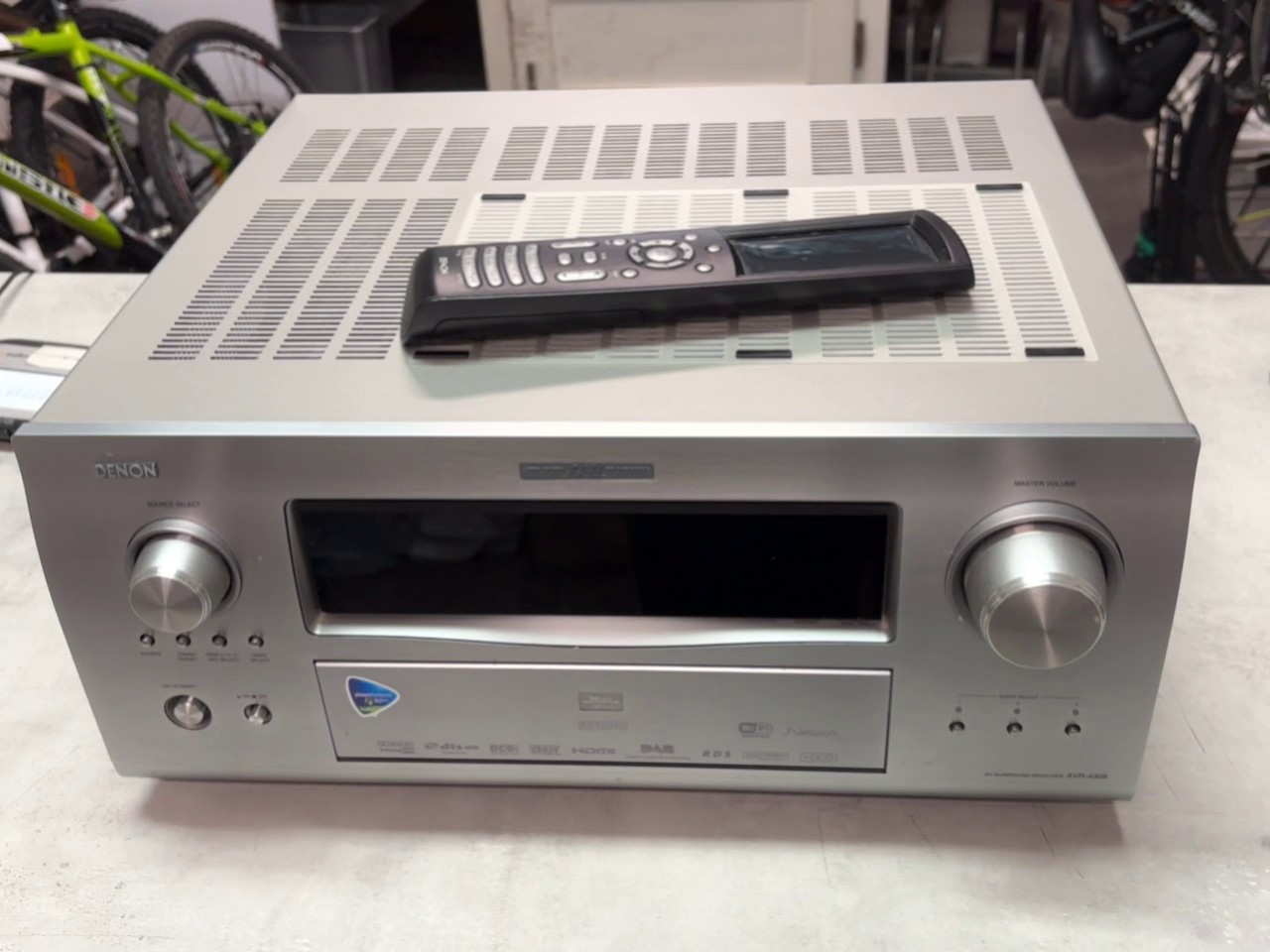 Denon AVR-4308 Silber (2007), mit Fernbedienung 7.1 AV-Receiver mit Fernbedienung, unterstützt HD-Audioformate, HDMI 1.3a, Wi-Fi und Audyssey MultEQ XT. | Zustand: Gut – Bild 2