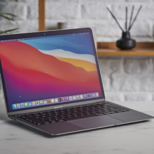 Apple MacBook Air M1 2020 Space Grau, 13,3 Zoll, 8 GB RAM, 256 GB SSD, 604 Ladezyklen | Zustand: Sehr Gut