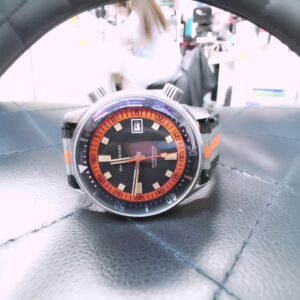 Dan Henry 1970 Automatic Diver, Orange, Compressor-Stil Taucheruhr, 40mm EdelstahLadegerätehäuse, Seiko NH35 Automatikwerk, 200m wasserdicht. | Zustand: Wie Neu