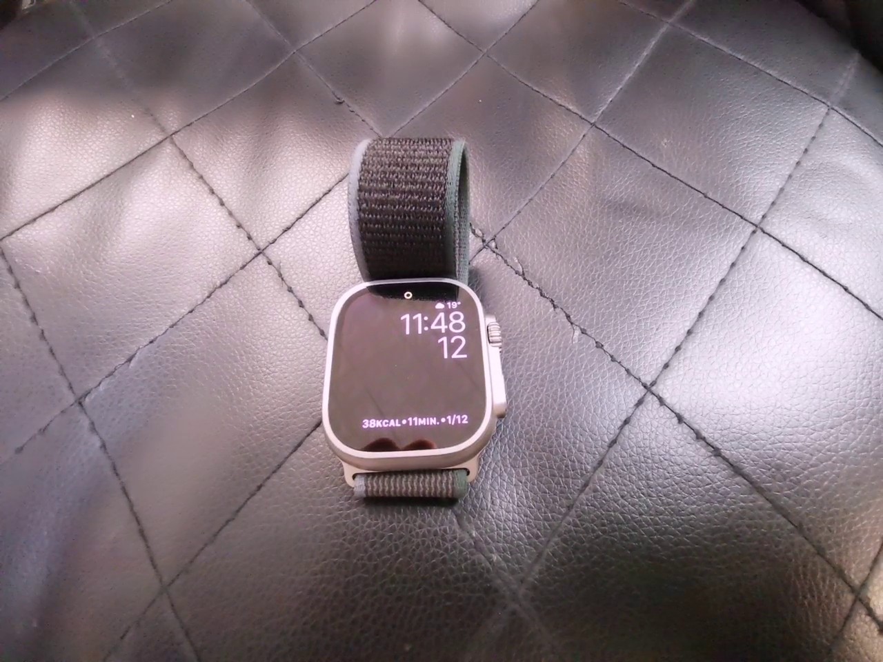 Apple Watch Ultra 2 49mm Titan, Inklusive Ladegerät, Akkukapazität 99%, GPS + Cellular (LTE), robustes Titangehäuse. | Zustand: Sehr Gut – Bild 2