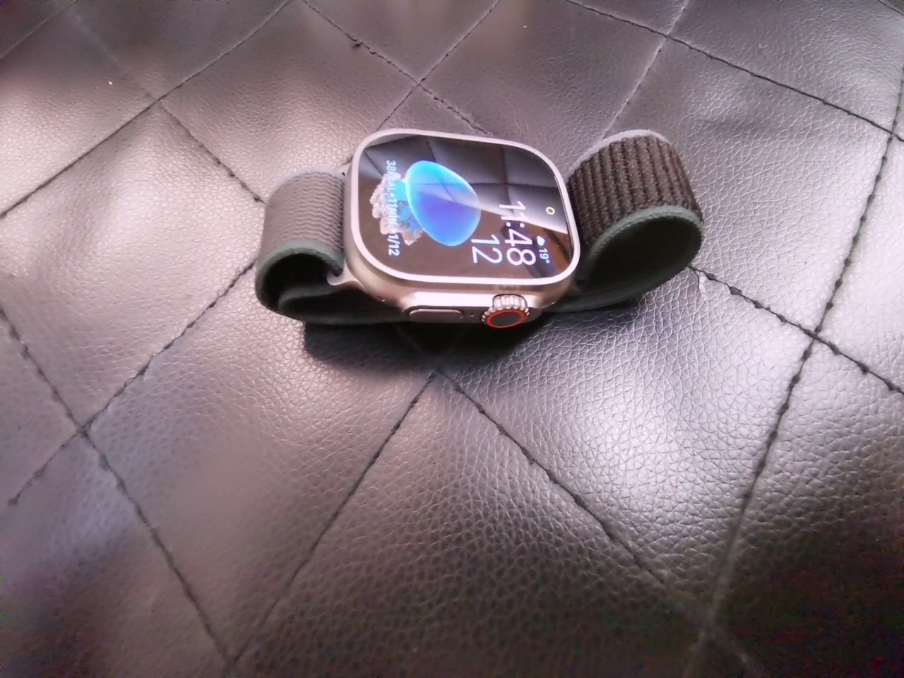 Apple Watch Ultra 2 49mm Titan, Inklusive Ladegerät, Akkukapazität 99%, GPS + Cellular (LTE), robustes Titangehäuse. | Zustand: Sehr Gut – Bild 3