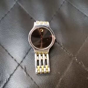 Movado Museum Uhr Zweifarbig Quarz, Klassische Armbanduhr mit schwarzem Zifferblatt, EdelstahLadegerätehäuse und zweifarbigem Armband. | Zustand: In Ordnung