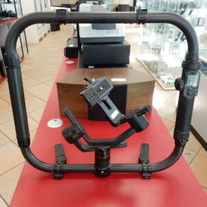 FeiyuTech AK4000 Gimbal mit Dual Handle, 3-Achsen-Stabilisator für DSLR | DSLM, inkl. Carbon-Ringgriff (AKR1), Touch-Display, 4kg Tragkraft | Zustand: Sehr Gut