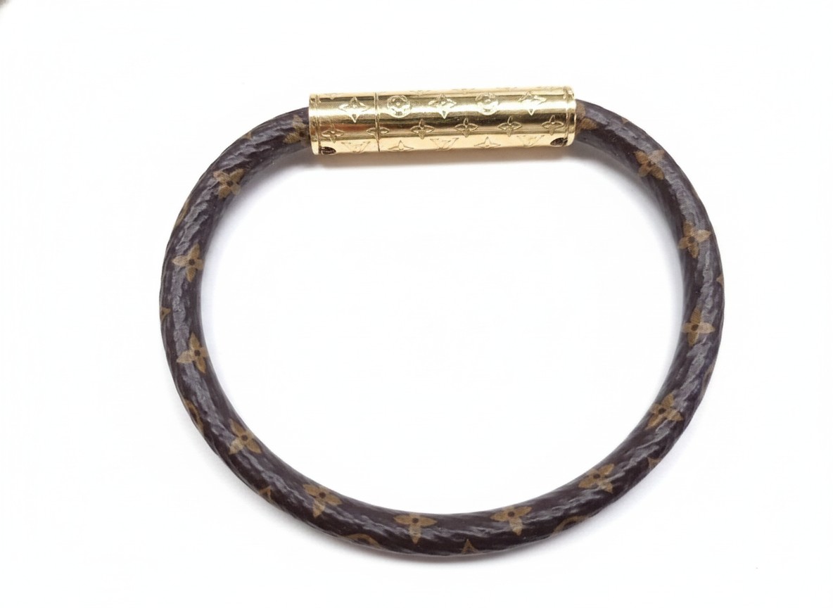 Louis Vuitton Armband Monogram Canvas Gold, Klassisches Armband aus braunem Monogram Canvas mit goldfarbenem Zylinder-Verschluss, inklusive OVP. Rechnung | Zustand: Sehr Gut – Bild 3