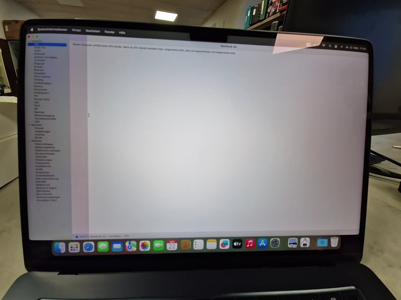 Apple MacBook Air 15" M3 2024 Midnight, 16GB RAM, 256GB SSD, DE-Tastatur, Displaybeleuchtung links schwach, siehe Bilder | Zustand: In Ordnung – Bild 2
