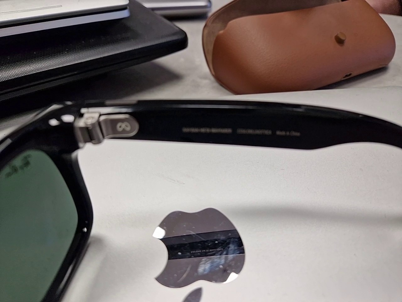 Ray-Ban Meta Wayfarer RW4006 Shiny Black, Smart Glasses mit 12MP Kamera, 32GB Speicher, Bluetooth, G-15 Gläsern, inkl. Ladeetui. | Zustand: Sehr Gut – Bild 2