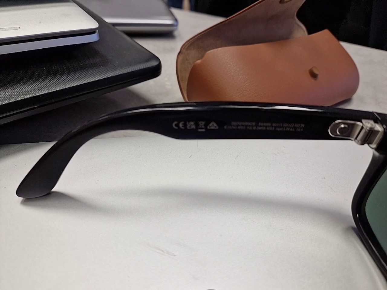 Ray-Ban Meta Wayfarer RW4006 Shiny Black, Smart Glasses mit 12MP Kamera, 32GB Speicher, Bluetooth, G-15 Gläsern, inkl. Ladeetui. | Zustand: Sehr Gut – Bild 3
