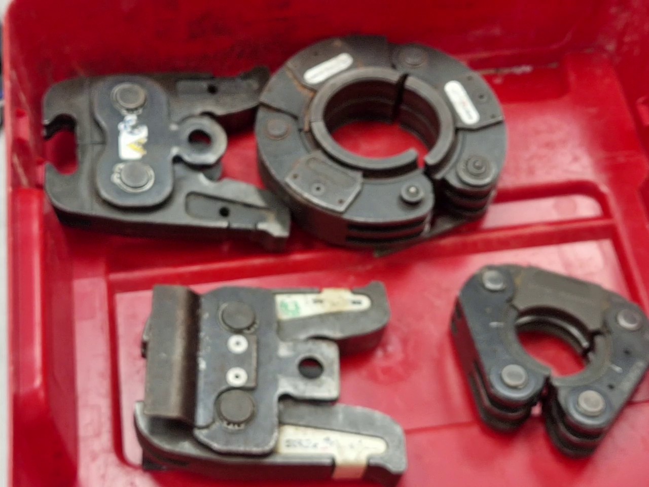 Viega Pressbacken-Set PT2 im Systemkoffer, Verschiedene Größen, kompatibel mit Viega Pressgun, PT2, PT3 und weiteren Systemen, gebraucht. | Zustand: Gut