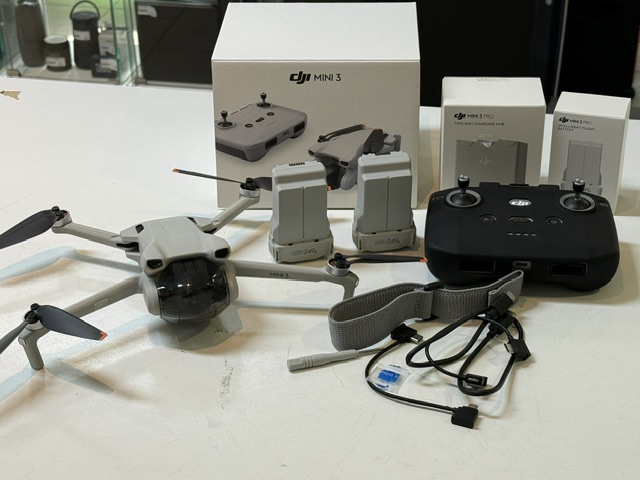 DJI Mini 3 mit RC-N1 Controller, Kameradrohne inkl. Originalverpackung, RC-N1 Fernsteuerung, 2 Akkus, Ladegerät und Zubehör. | Zustand: Sehr Gut – Bild 3
