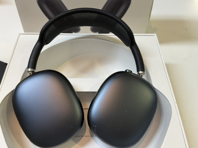 Apple AirPods Max (USB-C), Midnight, Inklusive Originalverpackung, leichte Kratzer am Gehäuse vorhanden. | Zustand: In Ordnung – Bild 4