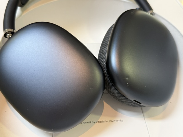 Apple AirPods Max (USB-C), Midnight, Inklusive Originalverpackung, leichte Kratzer am Gehäuse vorhanden. | Zustand: In Ordnung – Bild 5