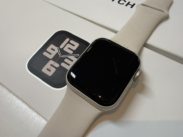 Apple Watch SE (2. Gen) 40mm Polarstern, GPS, Aluminiumgehäuse, inkl. Verpackung, Batteriezustand 100%, hat viel Kratzer | Zustand: Schlecht – Bild 3