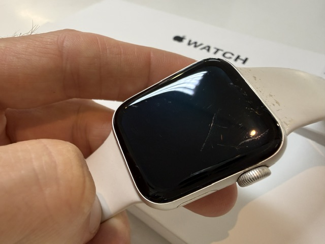 Apple Watch SE (2. Gen) 40mm Polarstern, GPS, Aluminiumgehäuse, inkl. Verpackung, Batteriezustand 100%, hat viel Kratzer | Zustand: Schlecht – Bild 4