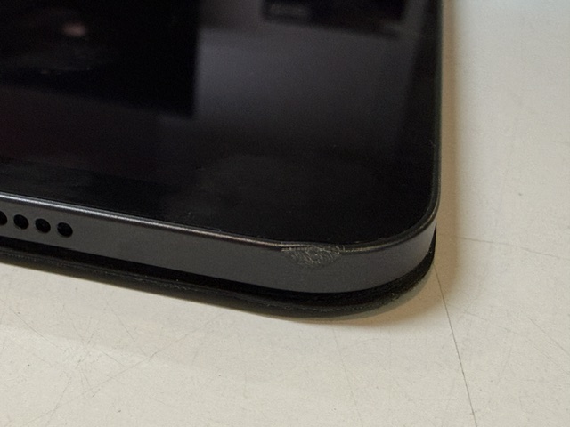 Apple iPad Pro 13 (M4, 2024) Wi-Fi, 256 GB, Space Schwarz, inkl. Apple Smart Folio, Batteriezustand 91%, Dellen am Gehäuserand, Auf dem Display gibts keine Kratzer | Zustand: Gut – Bild 6