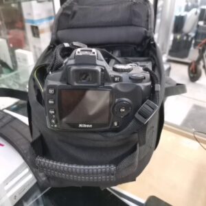 Nikon D40 (2006) schwarz, Digitale Spiegelreflexkamera mit Sigma-Objektiv und Kameratasche. Gebraucht. | Zustand: Gut