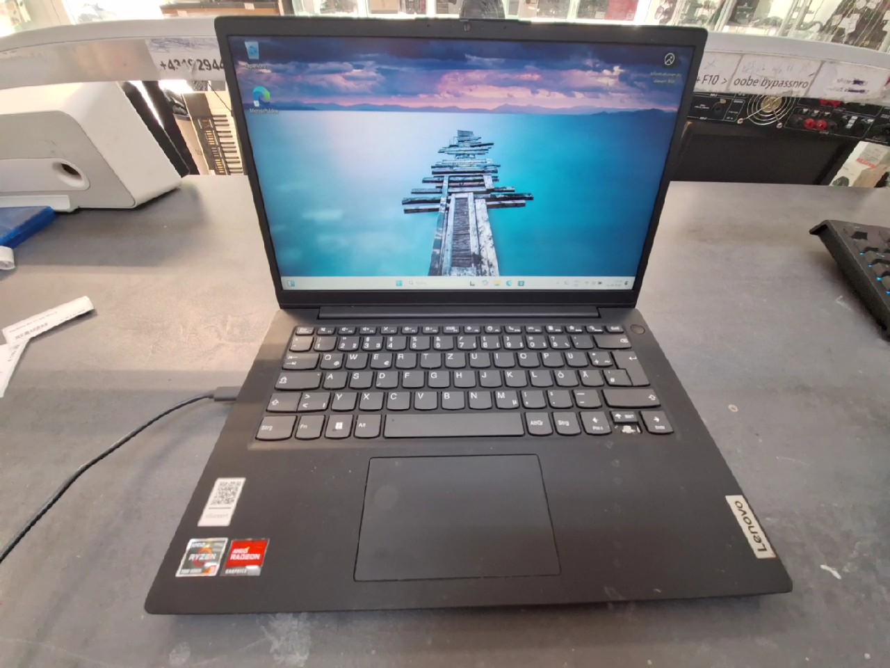 Lenovo V14 G4, Ryzen 3, 8GB RAM, 256GB SSD, 14 Zoll Full-HD Display, AMD Ryzen 3 7320U, Windows 11, Farbe: Schwarz, eine Taste fehlt | Zustand: Gebraucht – Bild 2