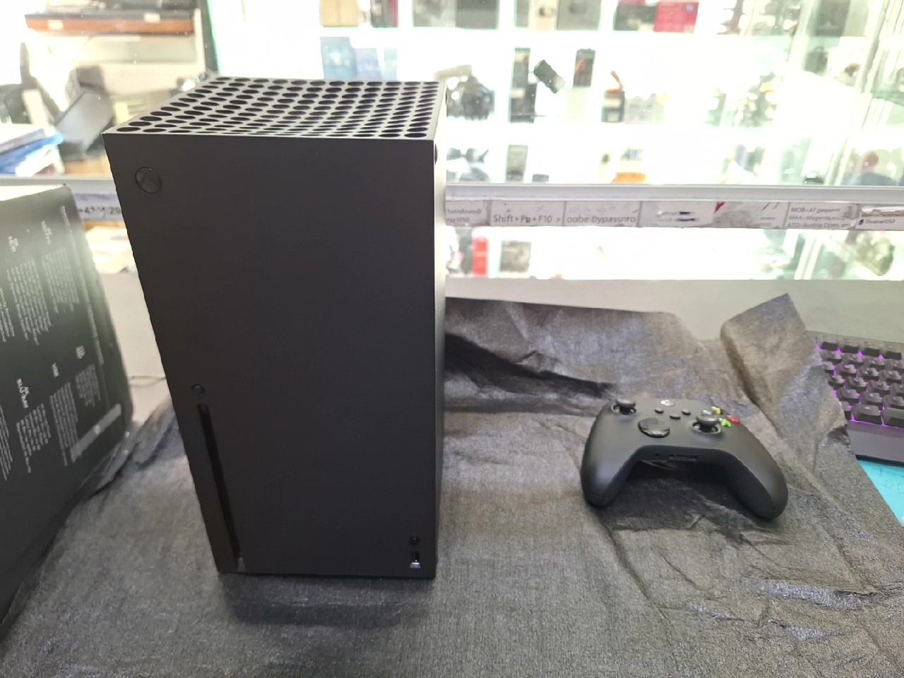 Xbox Series X - 1TB, 4K UHD, 120 FPS, Blu-ray-Laufwerk, OVP | Zustand: Sehr Gut | Farbe: schwarz – Bild 2