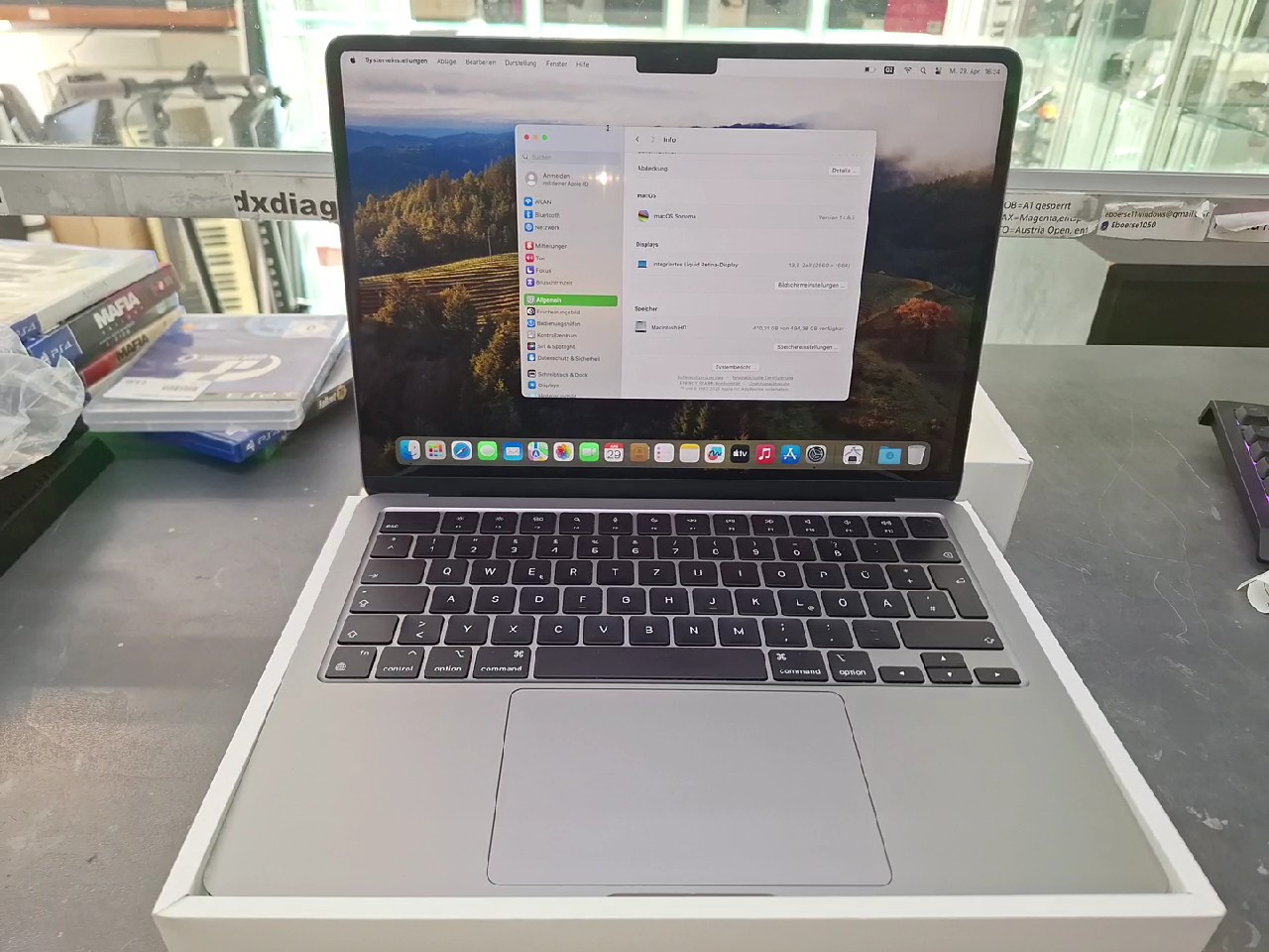 Apple MacBook Air 13" M2 2022 Space Gray, 8GB RAM, 512GB SSD, Akku 93%, 186 Zyklen, OVP, gebrauchsspuren, Alle Tasten funktionieren, einige benötigen Reinigung. Kaufdatum 05.06.2024 | Zustand: Gut – Bild 2