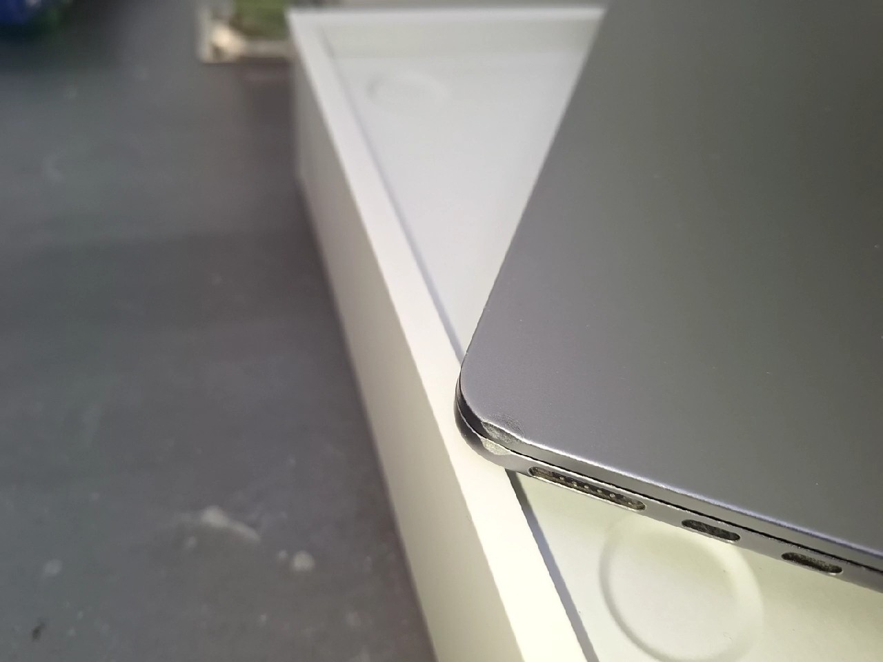 Apple MacBook Air 13" M2 2022 Space Gray, 8GB RAM, 512GB SSD, Akku 93%, 186 Zyklen, OVP, gebrauchsspuren, Alle Tasten funktionieren, einige benötigen Reinigung. Kaufdatum 05.06.2024 | Zustand: Gut – Bild 3