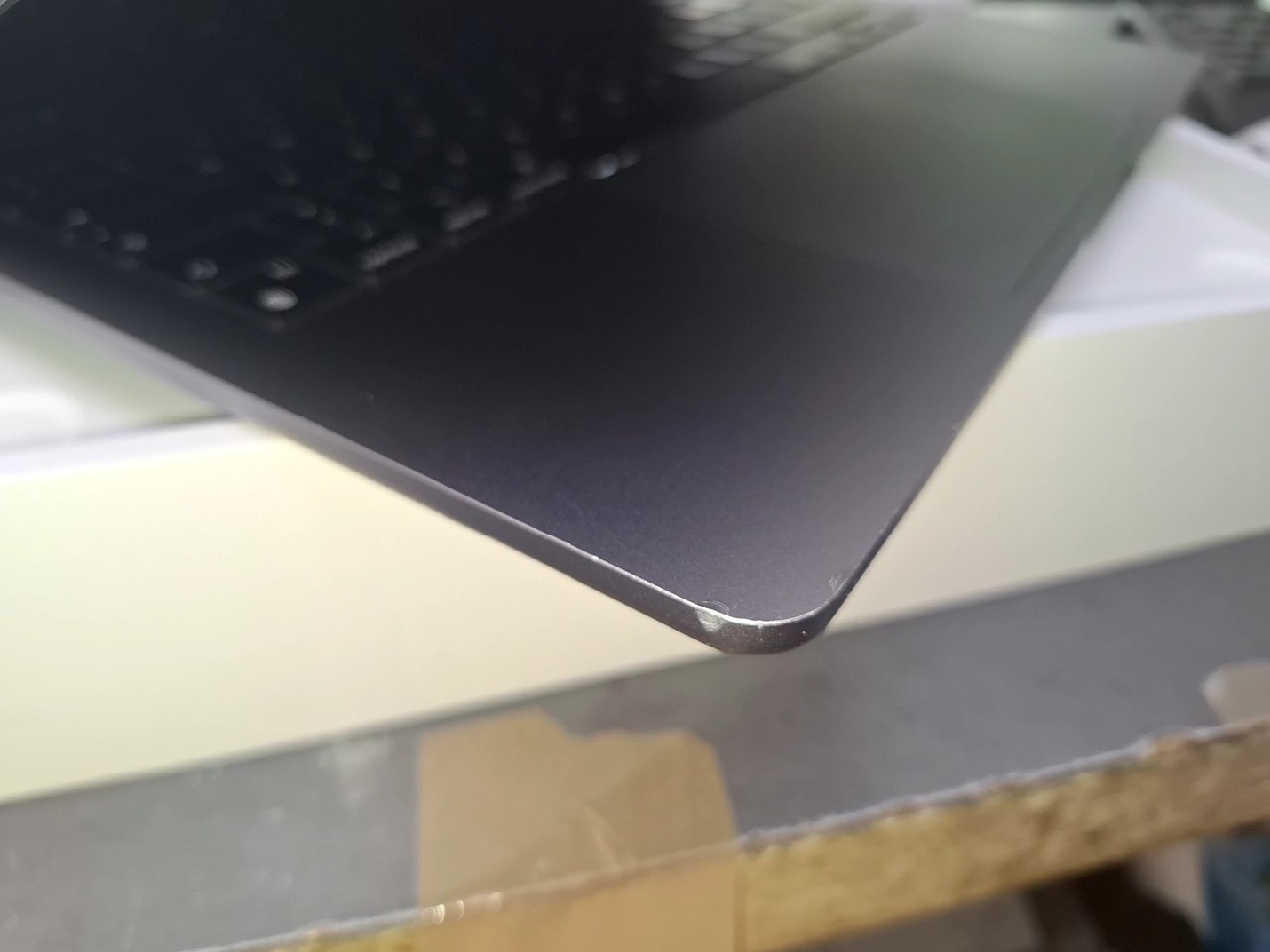 Apple MacBook Air 13" M2 2022 Space Gray, 8GB RAM, 512GB SSD, Akku 93%, 186 Zyklen, OVP, gebrauchsspuren, Alle Tasten funktionieren, einige benötigen Reinigung. Kaufdatum 05.06.2024 | Zustand: Gut – Bild 4