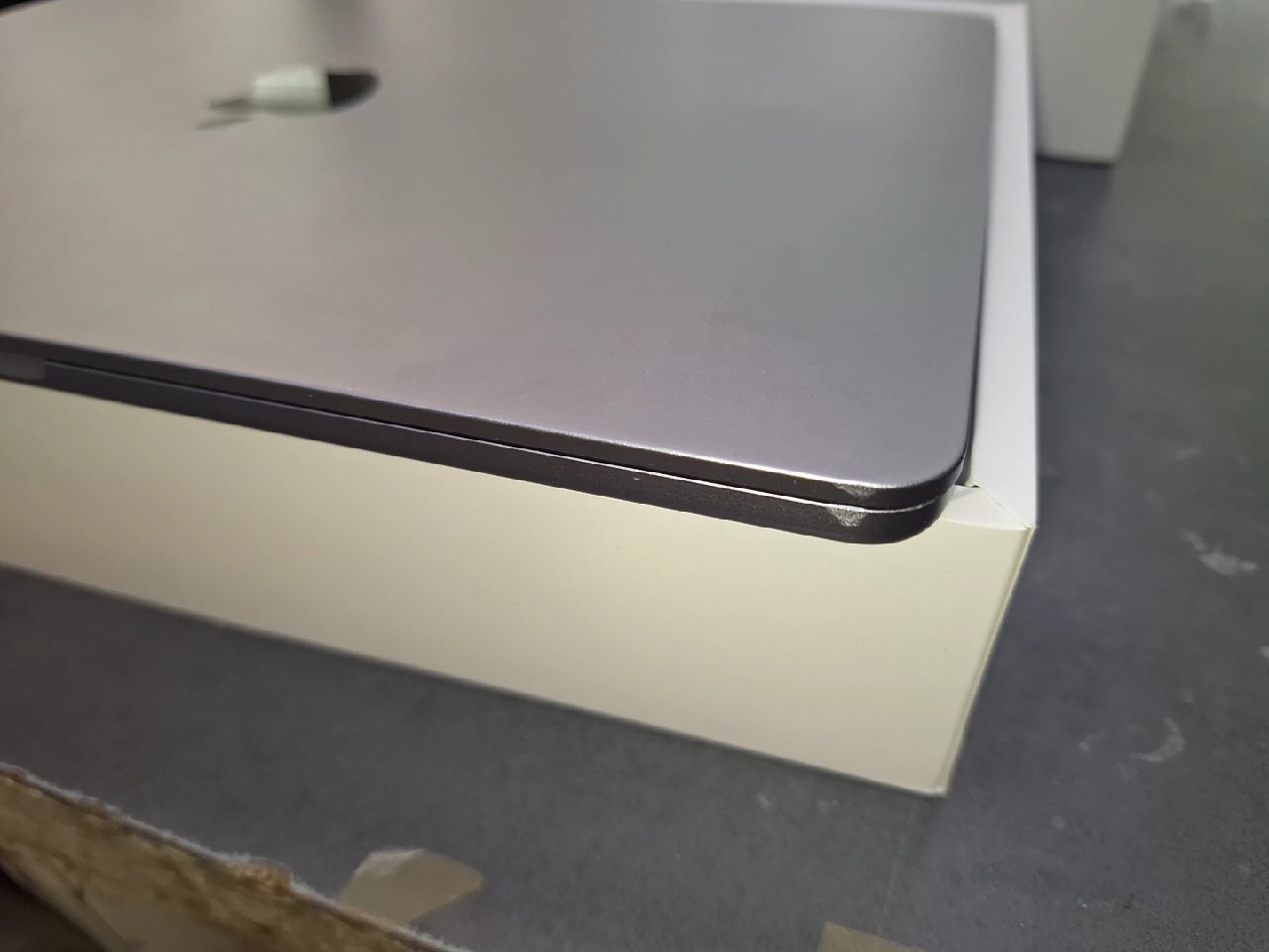 Apple MacBook Air 13" M2 2022 Space Gray, 8GB RAM, 512GB SSD, Akku 93%, 186 Zyklen, OVP, gebrauchsspuren, Alle Tasten funktionieren, einige benötigen Reinigung. Kaufdatum 05.06.2024 | Zustand: Gut – Bild 5