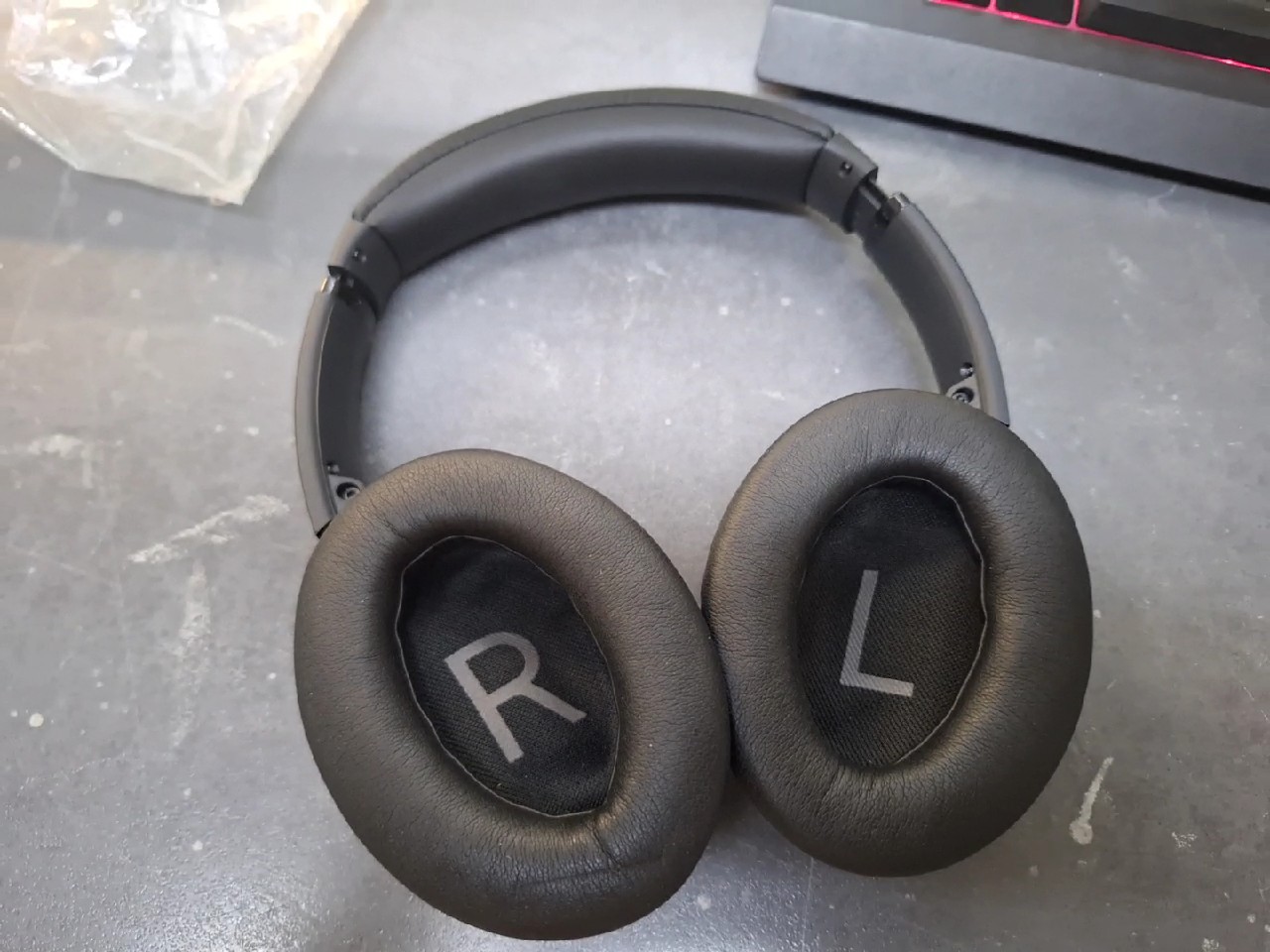 Bose QuietComfort 45 Schwarz, Over-Ear Bluetooth-Kopfhörer mit Noise Cancelling, inkl. Transportetui und Ladekabel | Zustand: Sehr Gut – Bild 3