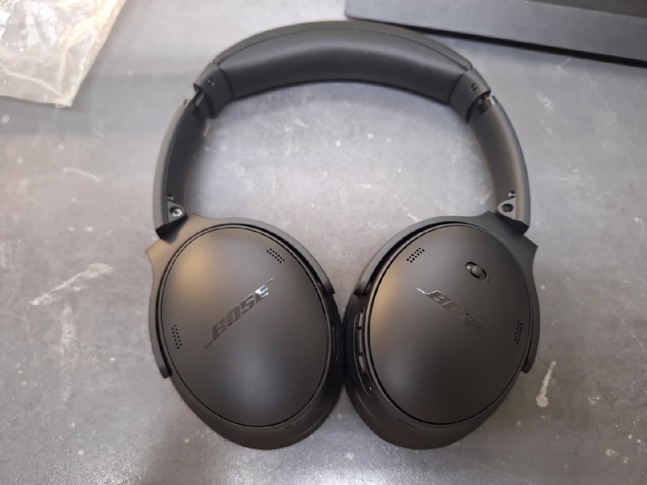 Bose QuietComfort 45 Schwarz, Over-Ear Bluetooth-Kopfhörer mit Noise Cancelling, inkl. Transportetui und Ladekabel | Zustand: Sehr Gut – Bild 5