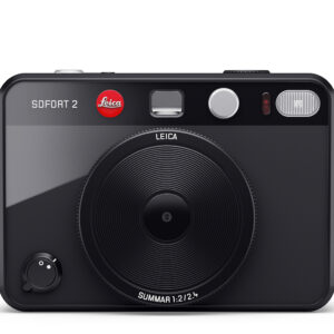 Leica Sofort 2 schwarz, Hybride Sofortbildkamera mit Digitalfunktion, inkl. Objektivdeckel und Trageriemen. | Zustand: Sehr Gut