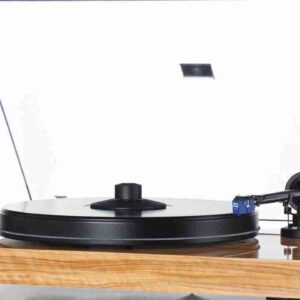 Pro-Ject 2Xperience Comfort Plattenspieler, Audiophiler Plattenspieler mit Carbon-Tonarm, elektronischer Geschwindigkeitswahl und Netzteil. | Zustand: Sehr Gut