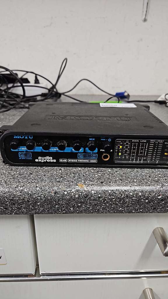 MOTU Audio Express Hybrid Audio-Interface, 6x6 Hybrid-Interface mit USB 2.0 und FireWire, 24-Bit | 96 kHz, inkl. Netzteil. | Zustand: Gut – Bild 2