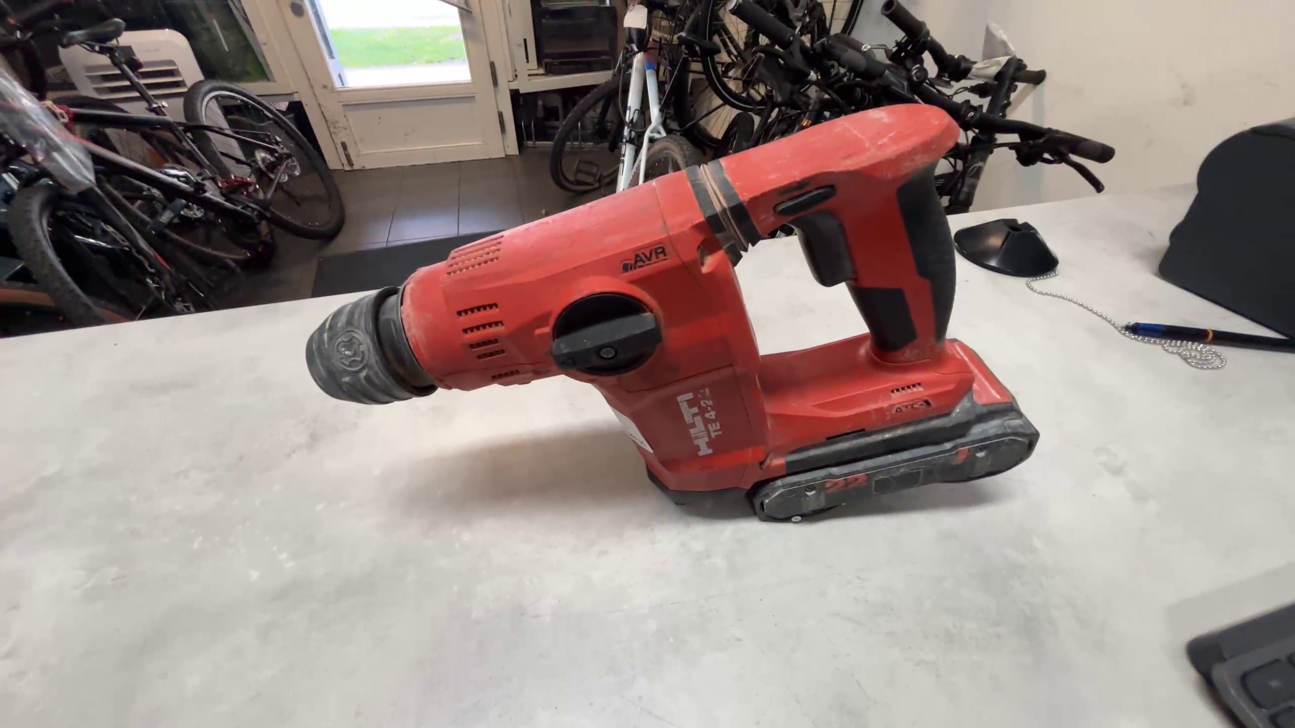 Hilti TE 4-22 rot schwarz, Akku-Bohrhammer, Nuron 22V, SDS Plus, mit AVR und ATC, Zustand Gut | Zustand: Gut – Bild 4