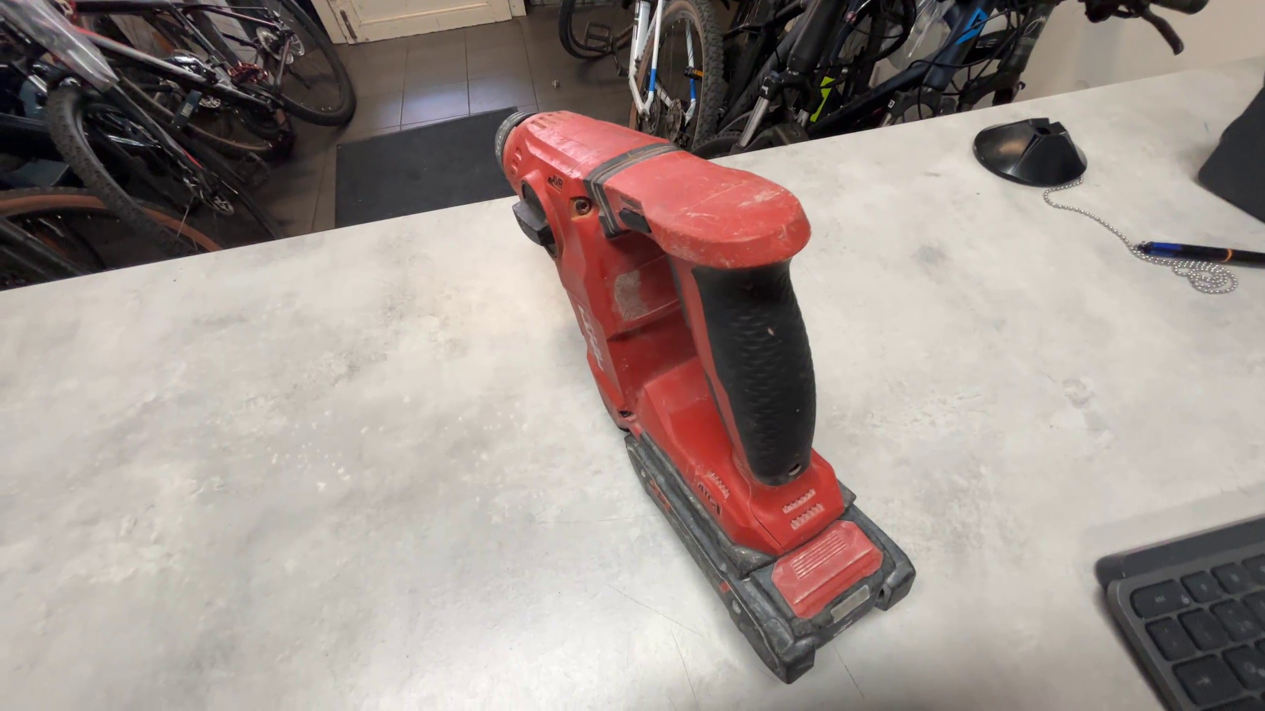 Hilti TE 4-22 rot schwarz, Akku-Bohrhammer, Nuron 22V, SDS Plus, mit AVR und ATC, Zustand Gut | Zustand: Gut – Bild 5