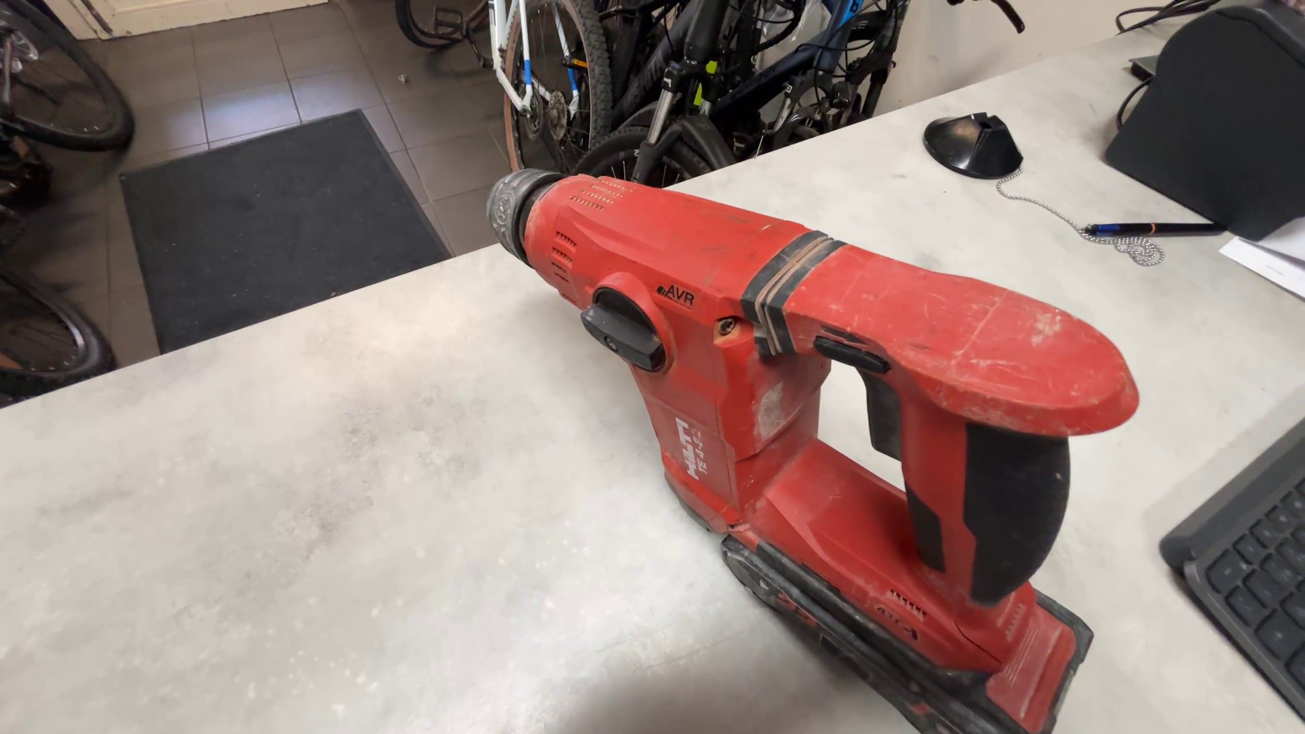 Hilti TE 4-22 rot schwarz, Akku-Bohrhammer, Nuron 22V, SDS Plus, mit AVR und ATC, Zustand Gut | Zustand: Gut – Bild 6