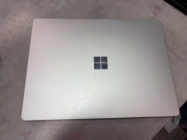 Microsoft Surface Laptop Go 2, i5-1035G1 | 8GB RAM | 128GB | Inklusive Travel Hub und Ladegerät. | Zustand: Gut – Bild 3
